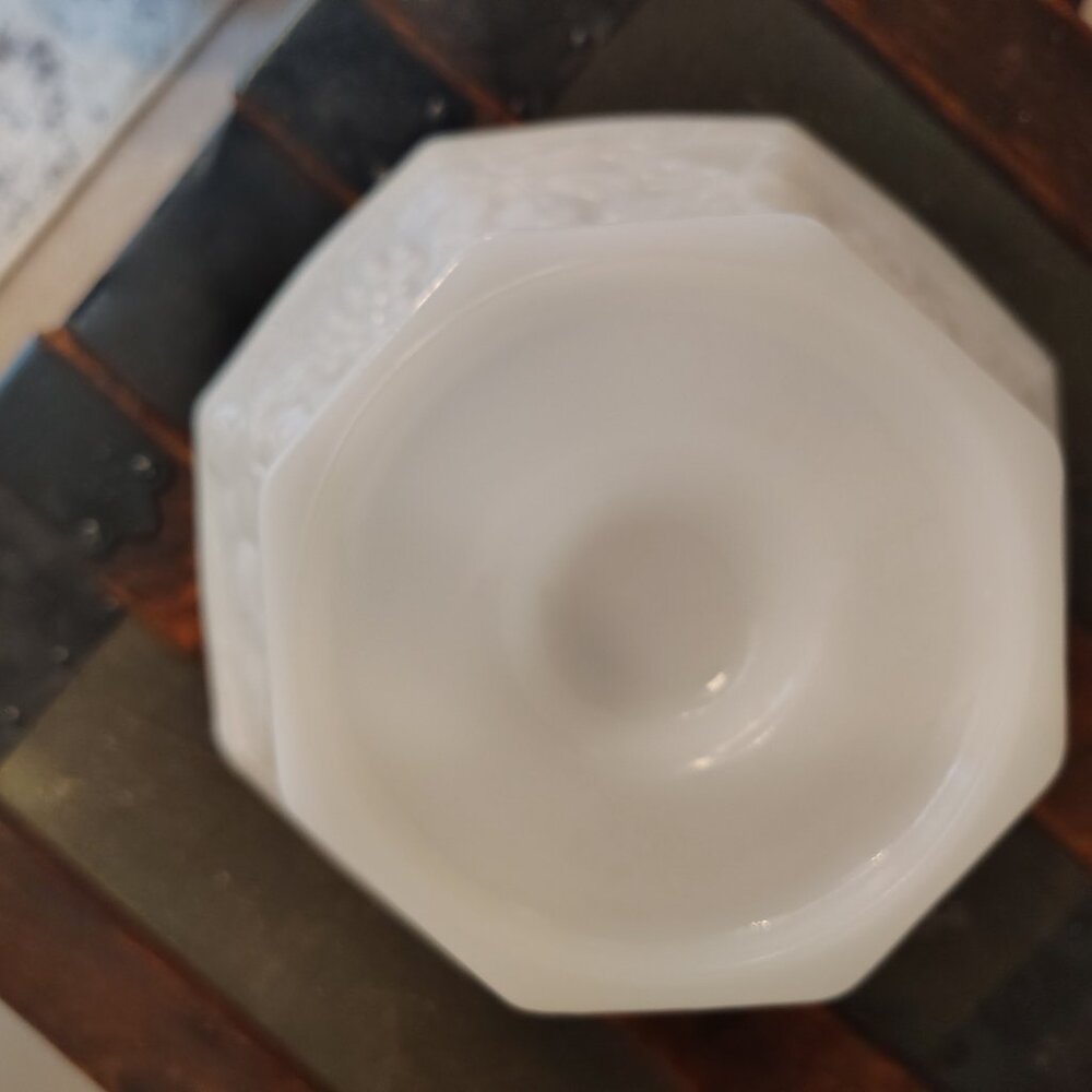 Vintage Milkglass Fruit Bowl - Picture 4 of 5